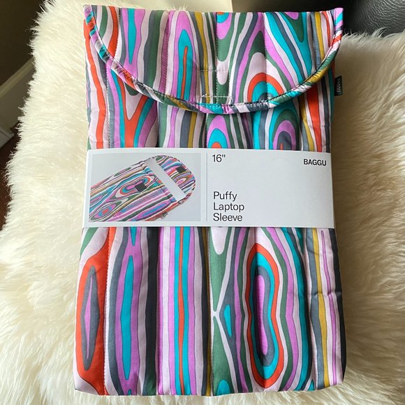 BAGGU Bags Nwt Baggu Puffy Laptop Sleeve 6 Candy Woodgrain Poshmark
